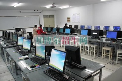 計(jì)算機(jī)應(yīng)用技術(shù)學(xué)校精選指南與信息技術(shù)開發(fā)方向探究
